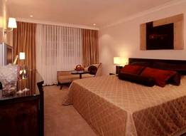 Courthouse Doubletree by Hilton London Regent Street hotel - King Large Guestroom